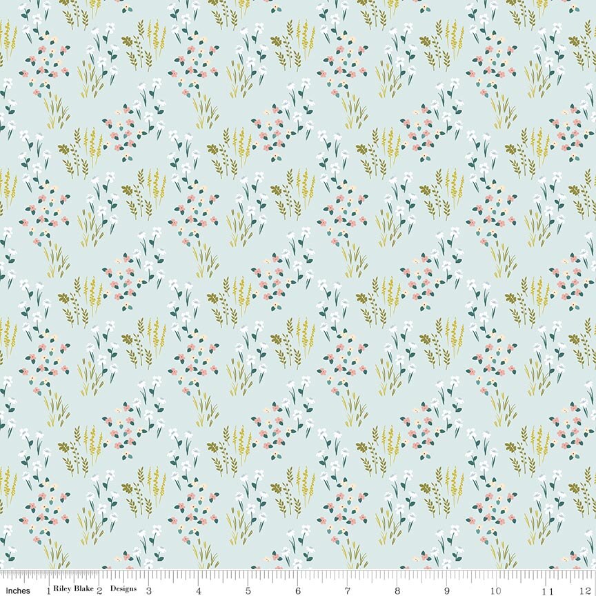 Petals & Hazel Meadow Powder Fat Quarter - Image 2